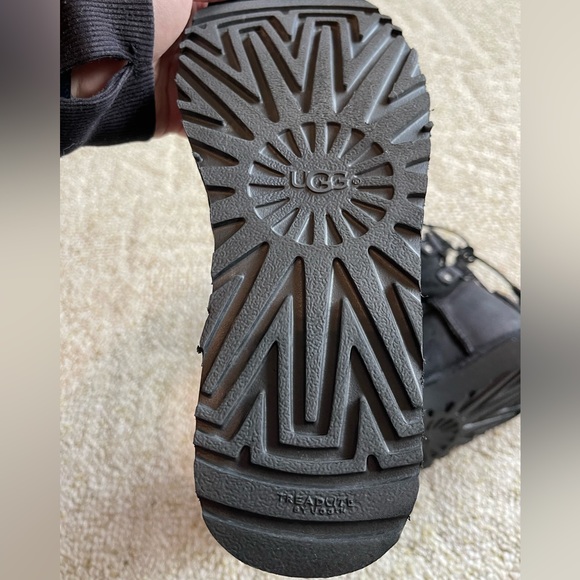 Short UGG boots-sz 7-laced in the back - Picture 7 of 7